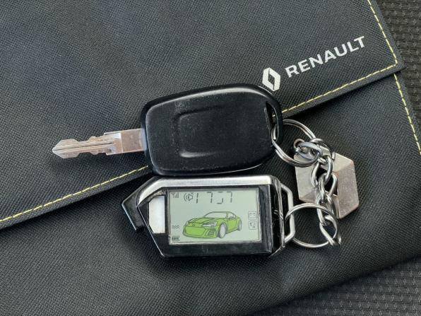 Renault Sandero II с пробегом 2017 года, цена 776 000 рублей, 112275 км, хэтчбек, Автокод Объявления