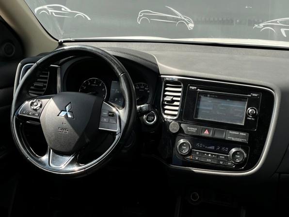 Mitsubishi Outlander III Рестайлинг 2 с пробегом 2015 года, цена 1 598 900 рублей, 155357 км, внедорожник, Автокод Объявления