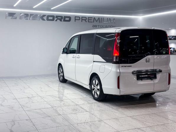 Honda Stepwgn V Рестайлинг с пробегом 2020 года, цена 2 250 000 рублей, 79000 км, минивэн, Автокод Объявления