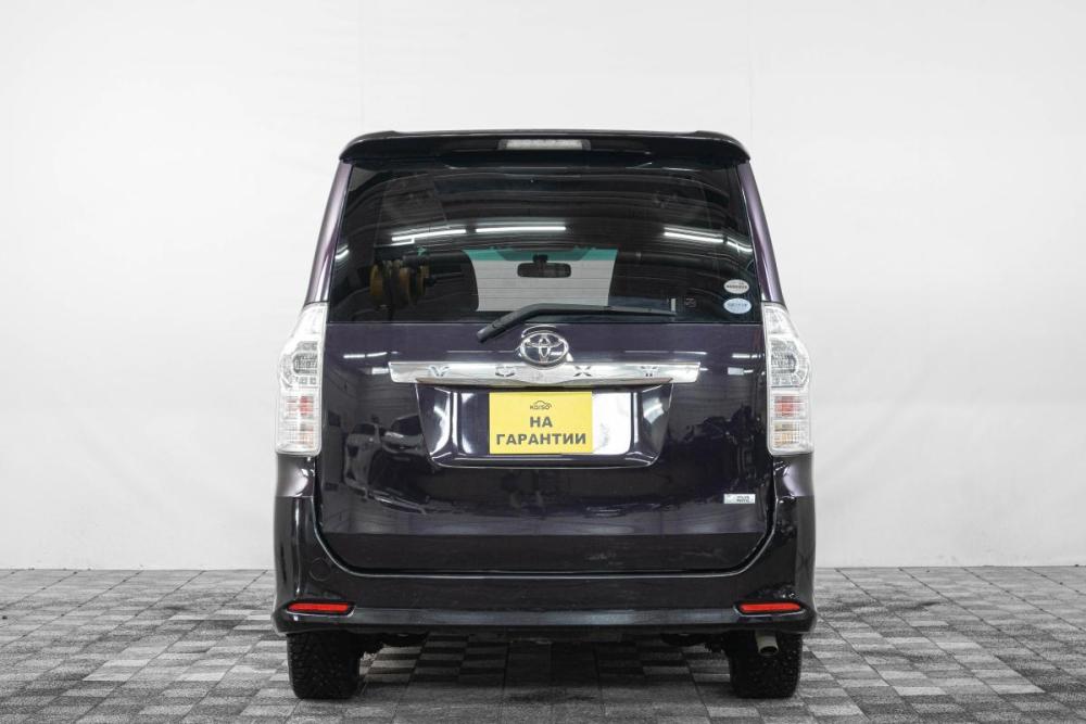 Toyota Voxy II (R70) Рестайлинг Кемерово  - изображение 6