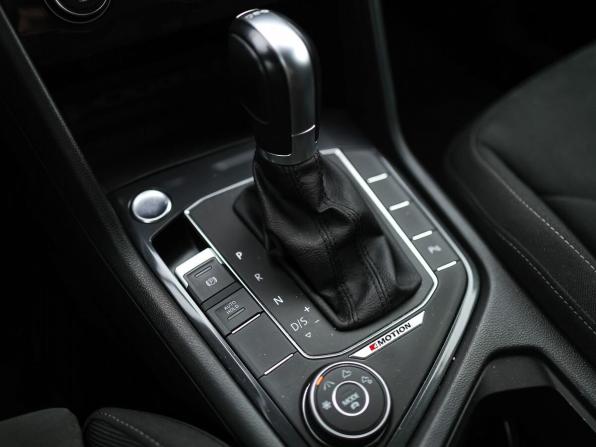 Volkswagen Tiguan II с пробегом 2018 года, цена 3 299 000 рублей, 126300 км, внедорожник, Автокод Объявления