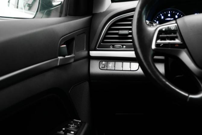 Hyundai Elantra VI (AD) с пробегом 2018 года, цена 1 650 000 рублей, 89970 км, седан, Автокод Объявления