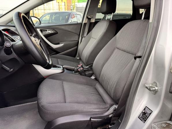 Opel Astra J с пробегом 2011 года, цена 649 000 рублей, 175278 км, хэтчбек, Автокод Объявления