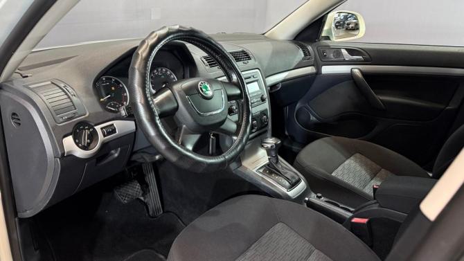 Skoda Octavia II (A5) Рестайлинг с пробегом 2012 года, цена 951 000 рублей, 186255 км, лифтбек, Автокод Объявления