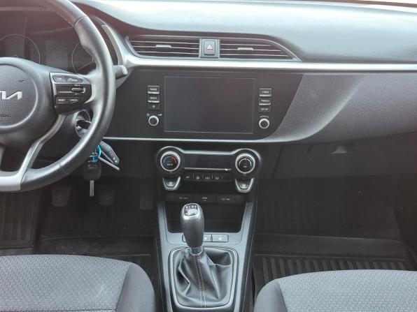 Kia Rio IV Рестайлинг с пробегом 2022 года, цена 1 579 000 рублей, 76000 км, седан, Автокод Объявления