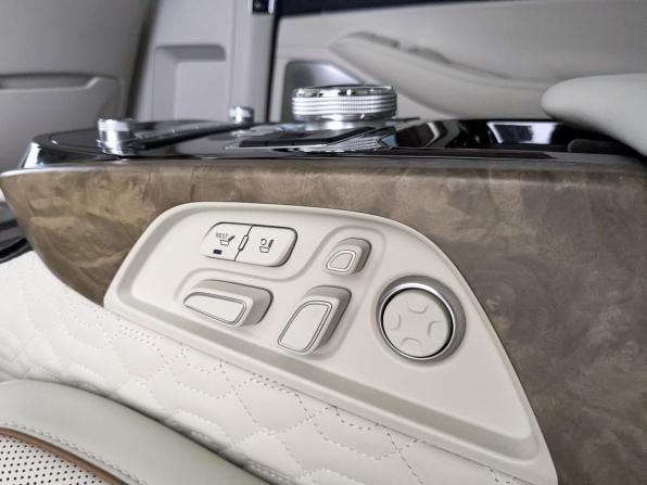 Genesis G90 I Рестайлинг с пробегом 2022 года, цена 5 990 000 рублей, 55762 км, седан, Автокод Объявления