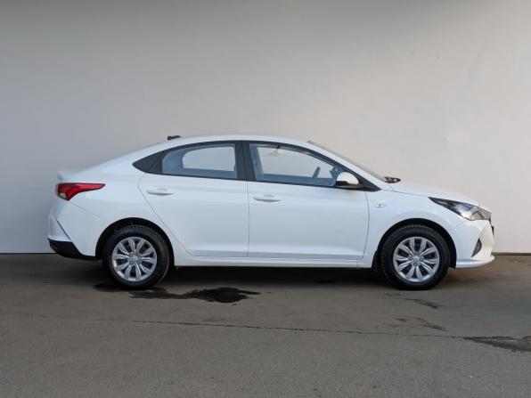 Hyundai Solaris II Рестайлинг с пробегом 2022 года, цена 1 700 000 рублей, 74258 км, седан, Автокод Объявления