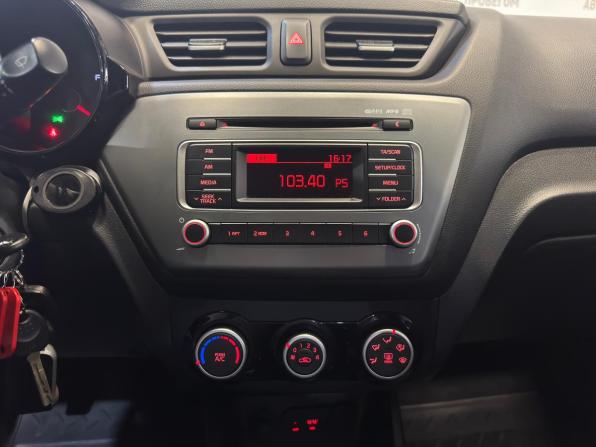 Kia Rio III Рестайлинг с пробегом 2016 года, цена 919 000 рублей, 129280 км, седан, Автокод Объявления
