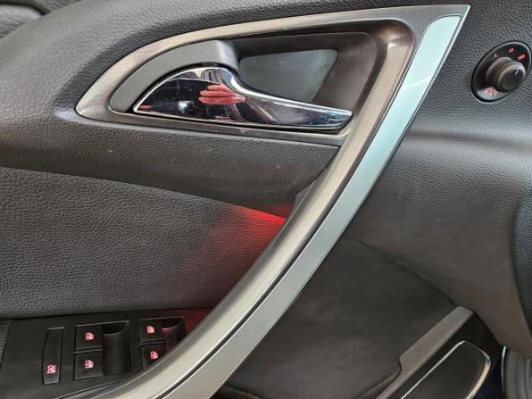 Opel Astra J с пробегом 2011 года, цена 697 000 рублей, 127160 км, хэтчбек, Автокод Объявления