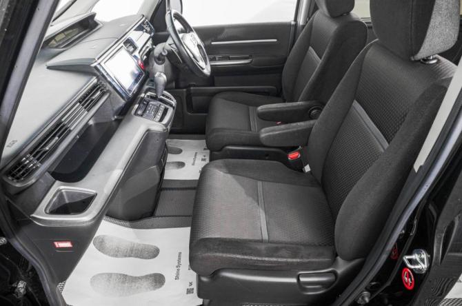 Honda Stepwgn V Рестайлинг с пробегом 2017 года, цена 2 079 000 рублей, 117000 км, минивэн, Автокод Объявления