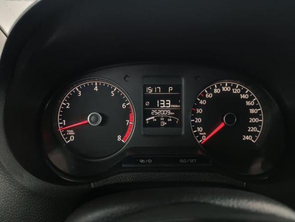 Volkswagen Polo V Рестайлинг с пробегом 2015 года, цена 799 000 рублей, 250000 км, седан, Автокод Объявления