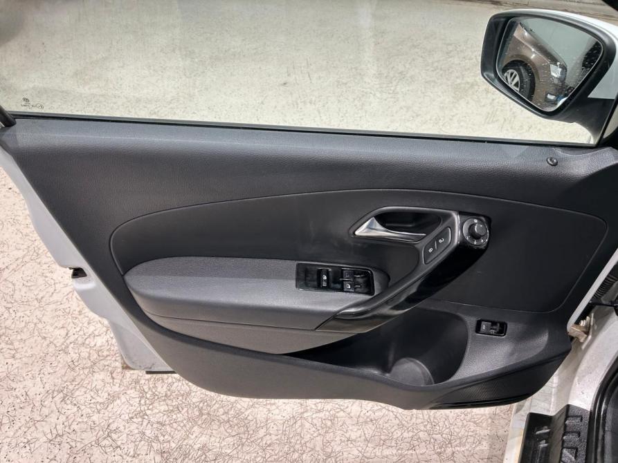 Volkswagen Polo V Рестайлинг Санкт-Петербург  - изображение 15