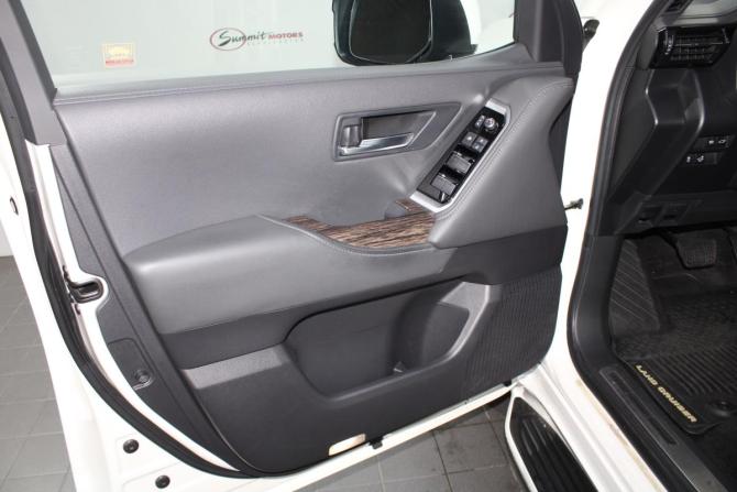 Toyota Land Cruiser 300 Series с пробегом 2021 года, цена 9 300 000 рублей, 146739 км, внедорожник, Автокод Объявления