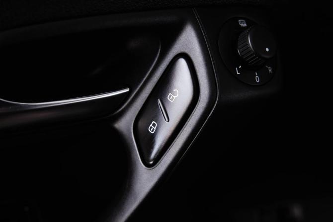 Volkswagen Polo V Рестайлинг с пробегом 2017 года, цена 1 099 000 рублей, 152000 км, седан, Автокод Объявления