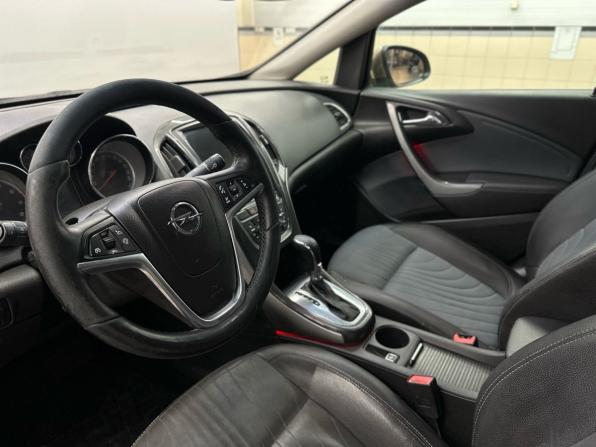Opel Astra J Рестайлинг с пробегом 2012 года, цена 879 900 рублей, 163242 км, седан, Автокод Объявления