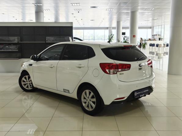 Kia Rio III Рестайлинг с пробегом 2016 года, цена 835 000 рублей, 100350 км, хэтчбек, Автокод Объявления