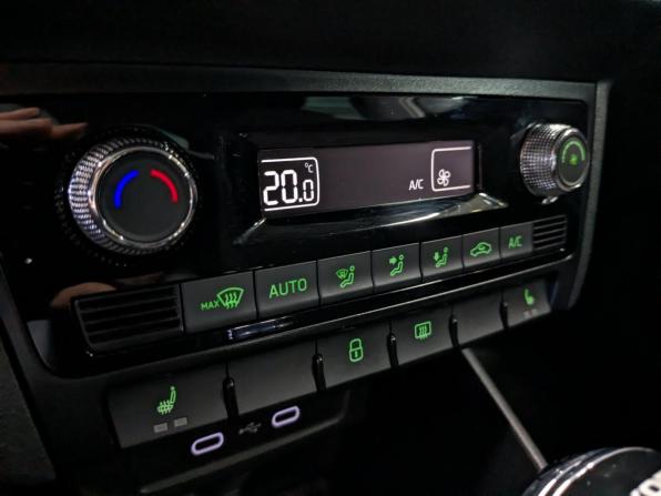 Skoda Rapid II с пробегом 2022 года, цена 1 775 000 рублей, 45272 км, лифтбек, Автокод Объявления
