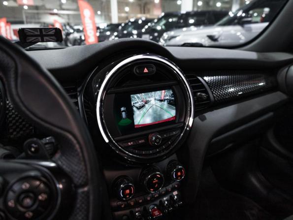 Mini Hatch III (F55/F56) Рестайлинг с пробегом 2019 года, цена 3 099 700 рублей, 52811 км, хэтчбек, Автокод Объявления