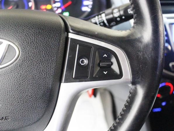 Hyundai Solaris I Рестайлинг с пробегом 2015 года, цена 681 600 рублей, 93000 км, хэтчбек, Автокод Объявления