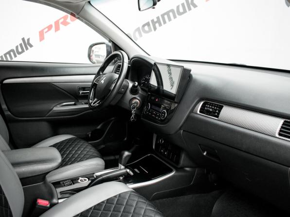 Mitsubishi Outlander III Рестайлинг 2 с пробегом 2017 года, цена 1 850 000 рублей, 105788 км, внедорожник, Автокод Объявления