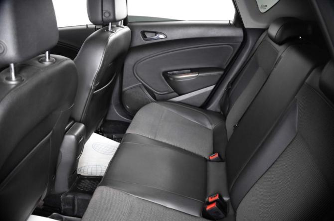 Opel Astra J с пробегом 2011 года, цена 719 000 рублей, 294563 км, хэтчбек, Автокод Объявления