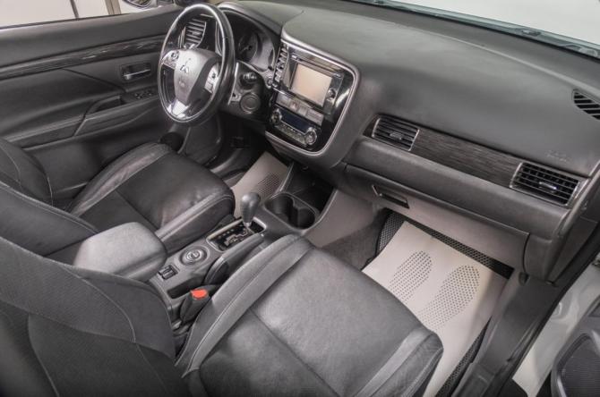 Mitsubishi Outlander III Рестайлинг 2 с пробегом 2015 года, цена 2 199 000 рублей, 150000 км, внедорожник, Автокод Объявления