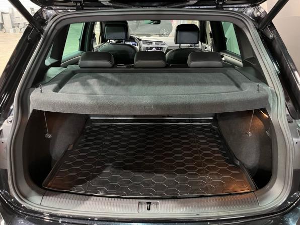 Volkswagen Tiguan II Рестайлинг с пробегом 2021 года, цена 3 580 000 рублей, 35844 км, внедорожник, Автокод Объявления