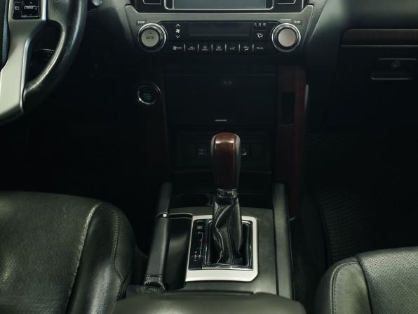Toyota Land Cruiser Prado 150 Series Рестайлинг 1 с пробегом 2014 года, цена 3 103 000 рублей, 244132 км, внедорожник, Автокод Объявления
