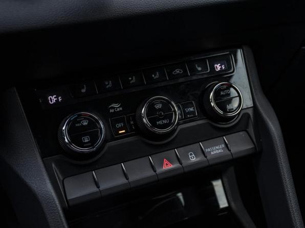 Skoda Karoq I с пробегом 2021 года, цена 2 599 000 рублей, 111897 км, внедорожник, Автокод Объявления