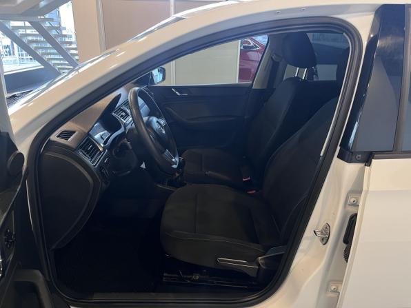 Skoda Rapid I с пробегом 2014 года, цена 495 000 рублей, 211030 км, лифтбек, Автокод Объявления