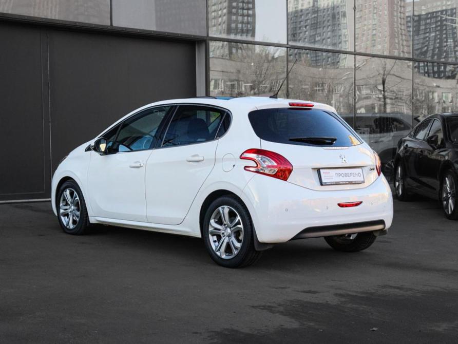 Peugeot 208 I Москва  - изображение 6