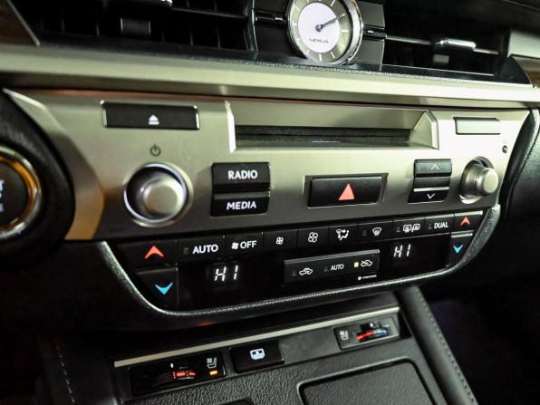Lexus ES VI Рестайлинг с пробегом 2015 года, цена 1 850 000 рублей, 186746 км, седан, Автокод Объявления
