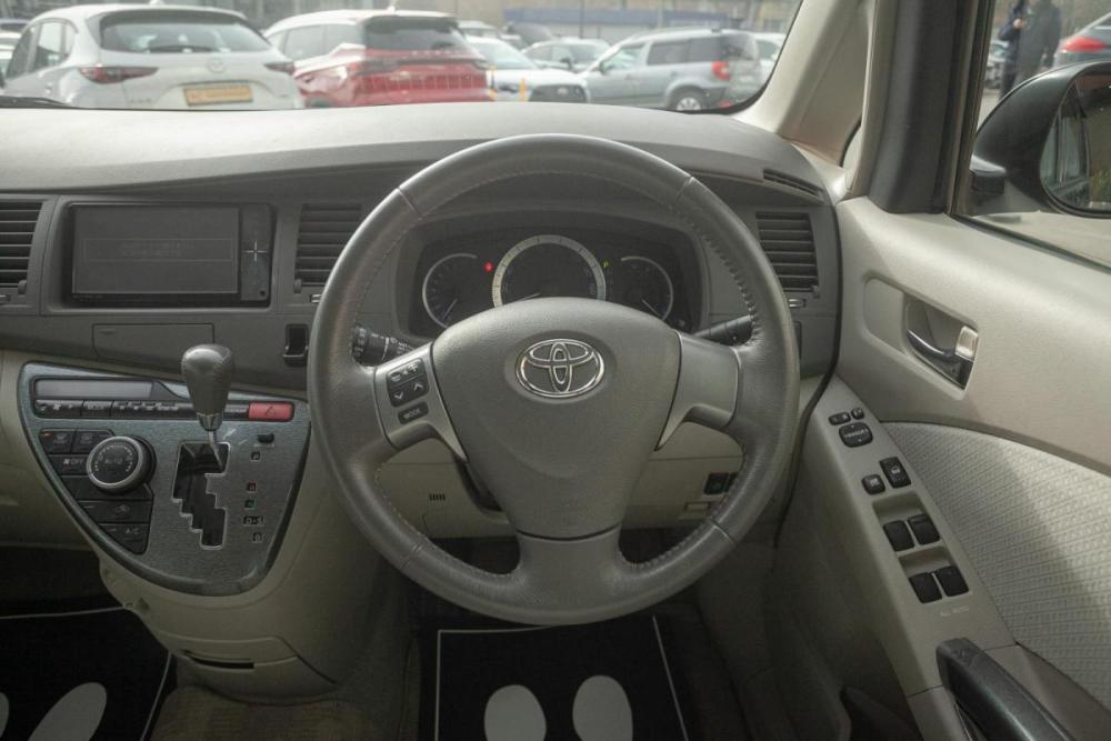 Toyota ISis I Рестайлинг Иркутск  - изображение 17