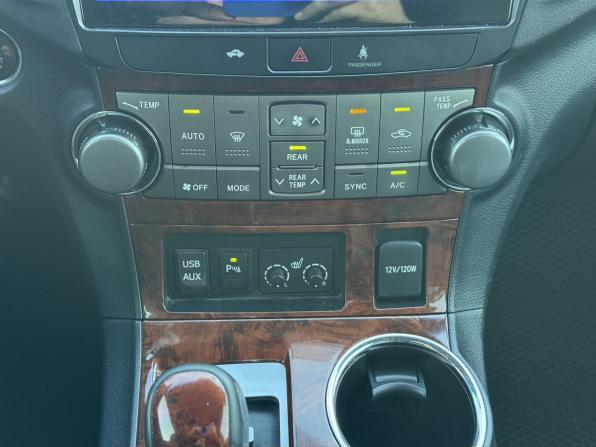 Toyota Highlander II (XU40) Рестайлинг с пробегом 2012 года, цена 1 999 000 рублей, 227230 км, внедорожник, Автокод Объявления