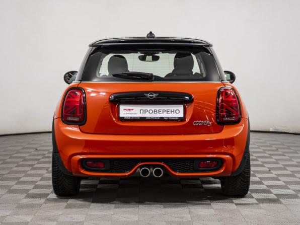 Mini Hatch III (F55/F56) Рестайлинг с пробегом 2019 года, цена 2 498 000 рублей, 15062 км, хэтчбек, Автокод Объявления