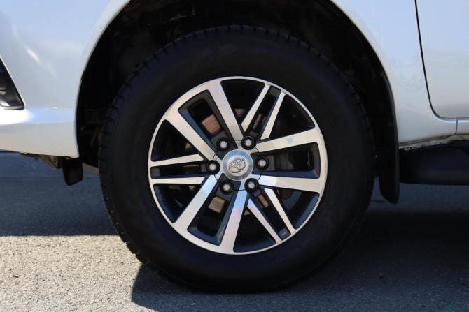 Toyota Hilux VIII с пробегом 2015 года, цена 3 090 000 рублей, 210004 км, пикап, Автокод Объявления