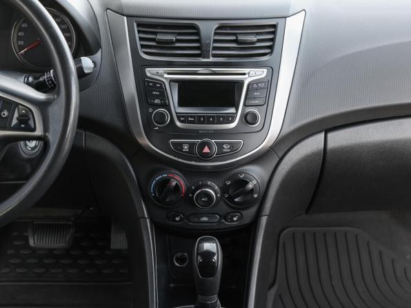 Hyundai Solaris I Рестайлинг с пробегом 2015 года, цена 998 000 рублей, 234156 км, хэтчбек, Автокод Объявления
