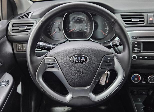 Kia Rio III Рестайлинг с пробегом 2017 года, цена 1 099 000 рублей, 71827 км, седан, Автокод Объявления