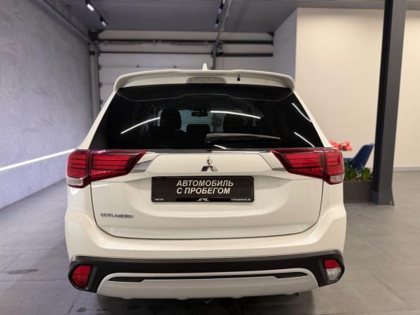Mitsubishi Outlander III Рестайлинг 3 с пробегом 2021 года, цена 2 499 000 рублей, 46125 км, внедорожник, Автокод Объявления