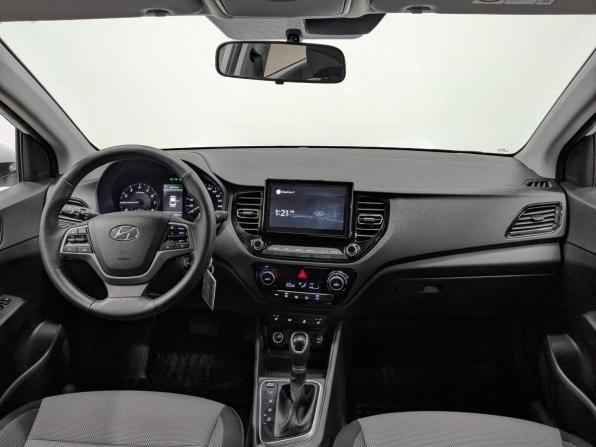 Hyundai Solaris II Рестайлинг с пробегом 2021 года, цена 1 615 000 рублей, 38798 км, седан, Автокод Объявления