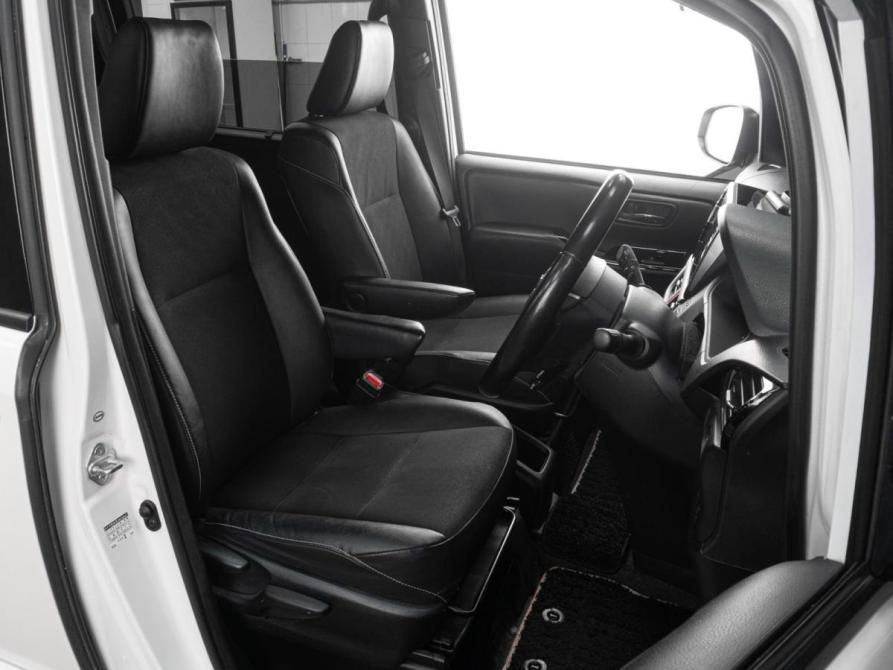 Toyota Noah III (R80) Рестайлинг Тюмень  - изображение 11