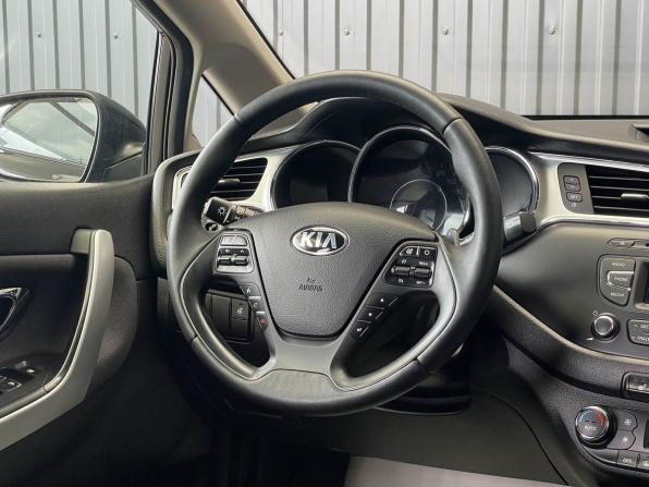 Kia Ceed II Рестайлинг с пробегом 2018 года, цена 1 297 000 рублей, 105331 км, универсал, Автокод Объявления