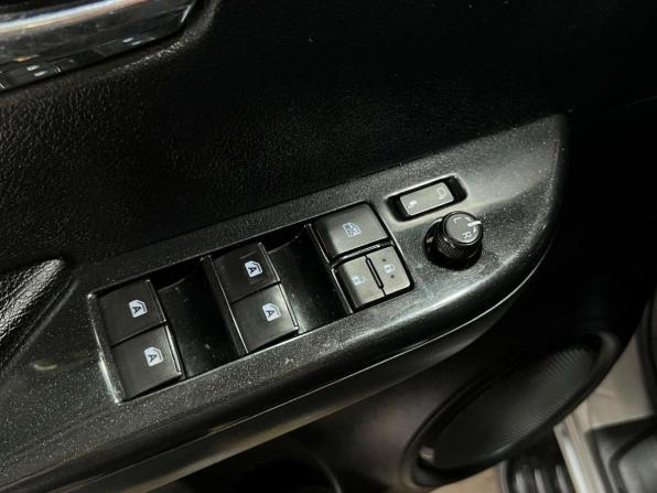 Toyota Hilux VIII с пробегом 2017 года, цена 3 300 000 рублей, 192960 км, пикап, Автокод Объявления