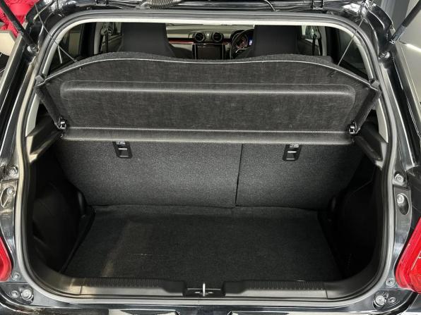 Suzuki Swift V с пробегом 2019 года, цена 1 450 000 рублей, 35165 км, хэтчбек, Автокод Объявления