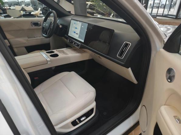 Новый Li Auto (Lixiang) L9 I Рестайлинг 2025 года, цена 11 460 000 рублей, внедорожник, Автокод Объявления