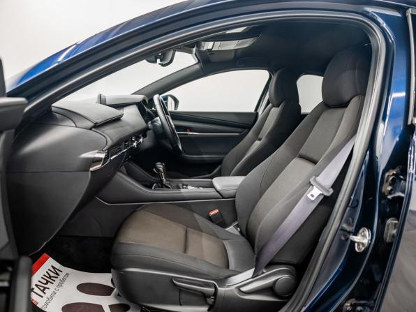 Mazda 3 IV (BP) с пробегом 2021 года, цена 1 800 000 рублей, 13000 км, хэтчбек, Автокод Объявления