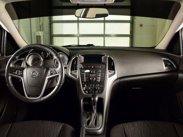 Opel Astra J Рестайлинг с пробегом 2014 года, цена 945 995 рублей, 116605 км, седан, Автокод Объявления
