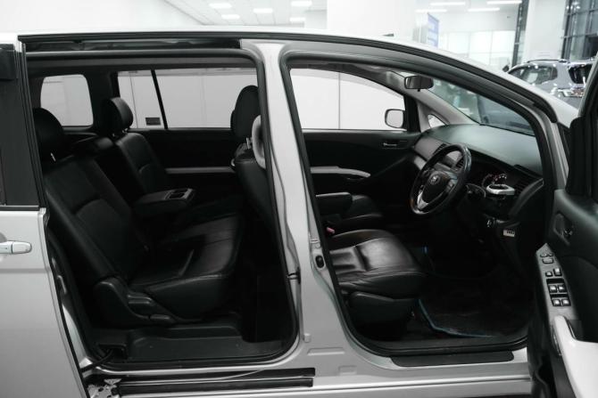 Toyota ISis I Рестайлинг с пробегом 2012 года, цена 1 100 000 рублей, 221686 км, компактвэн, Автокод Объявления