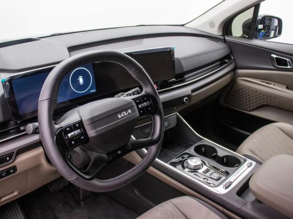 Kia Carnival IV Рестайлинг с пробегом 2025 года, цена 5 440 000 рублей, 10600 км, минивэн, Автокод Объявления