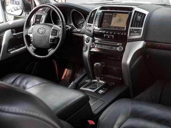 Toyota Land Cruiser 200 Series Рестайлинг 1 с пробегом 2014 года, цена 3 850 000 рублей, 179652 км, внедорожник, Автокод Объявления